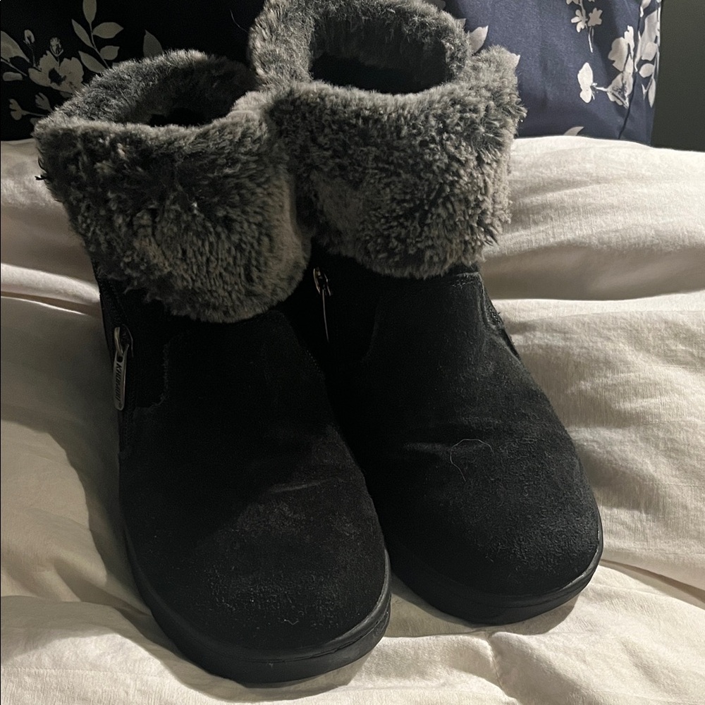 Cozy Black and Gray Fur-Lined Boots woman size 7